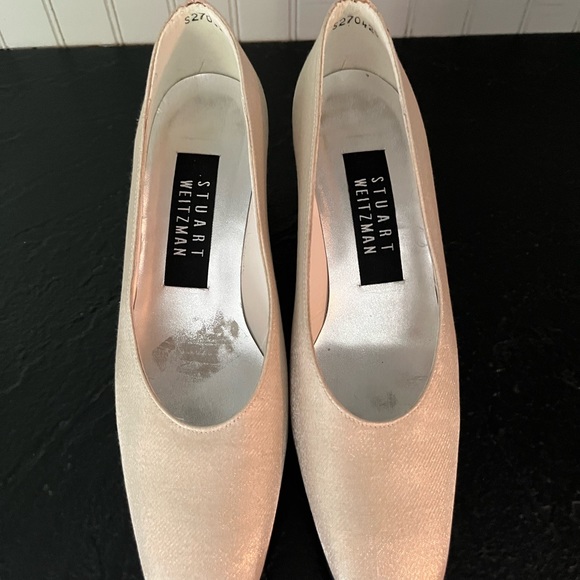 Stuart Weizmann cream pumps size 4M - Picture 4 of 7